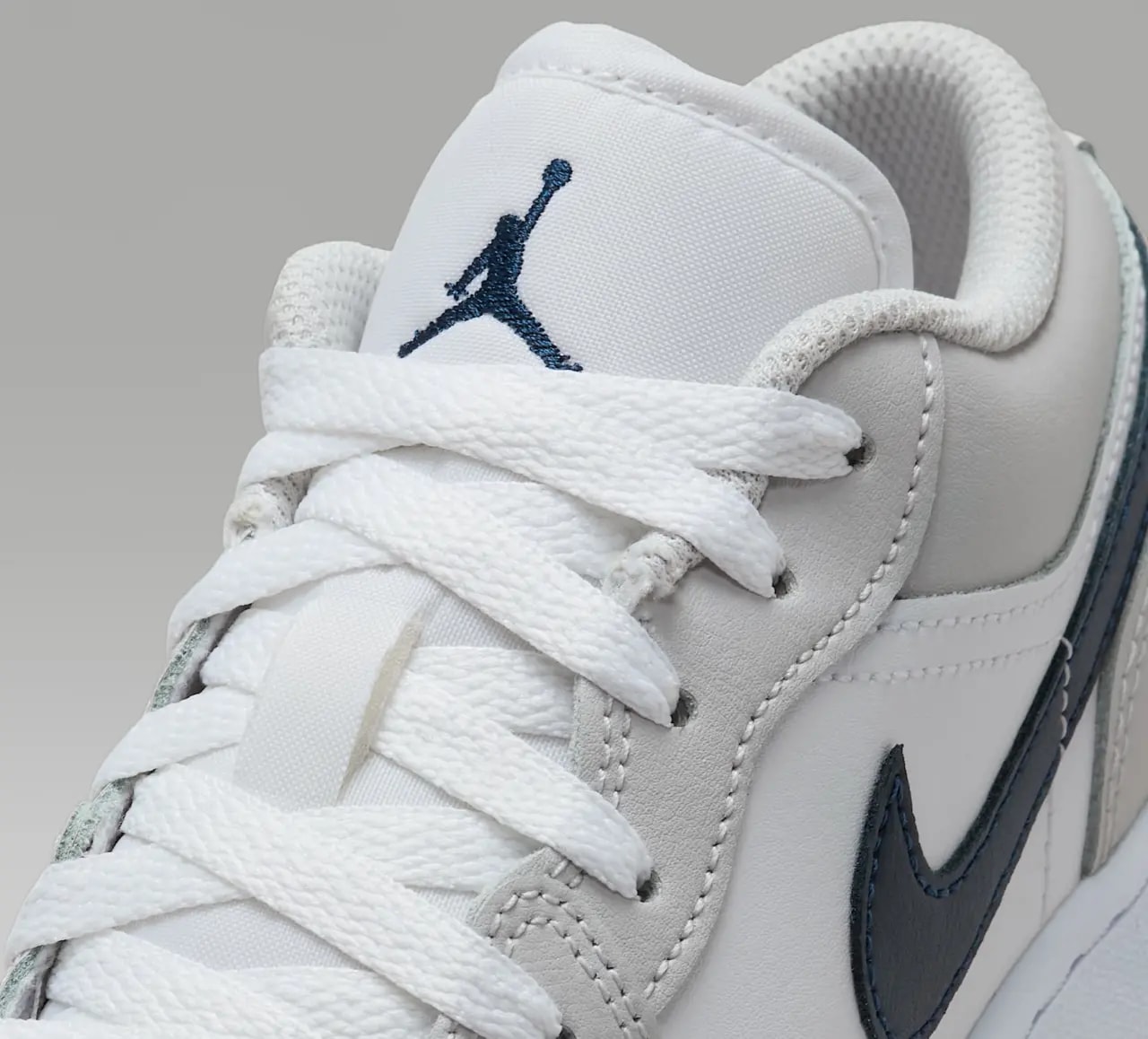 Giày Nike Air Jordan 1 Low GS 'White Neutral Grey' 553560-146 — ảnh 2