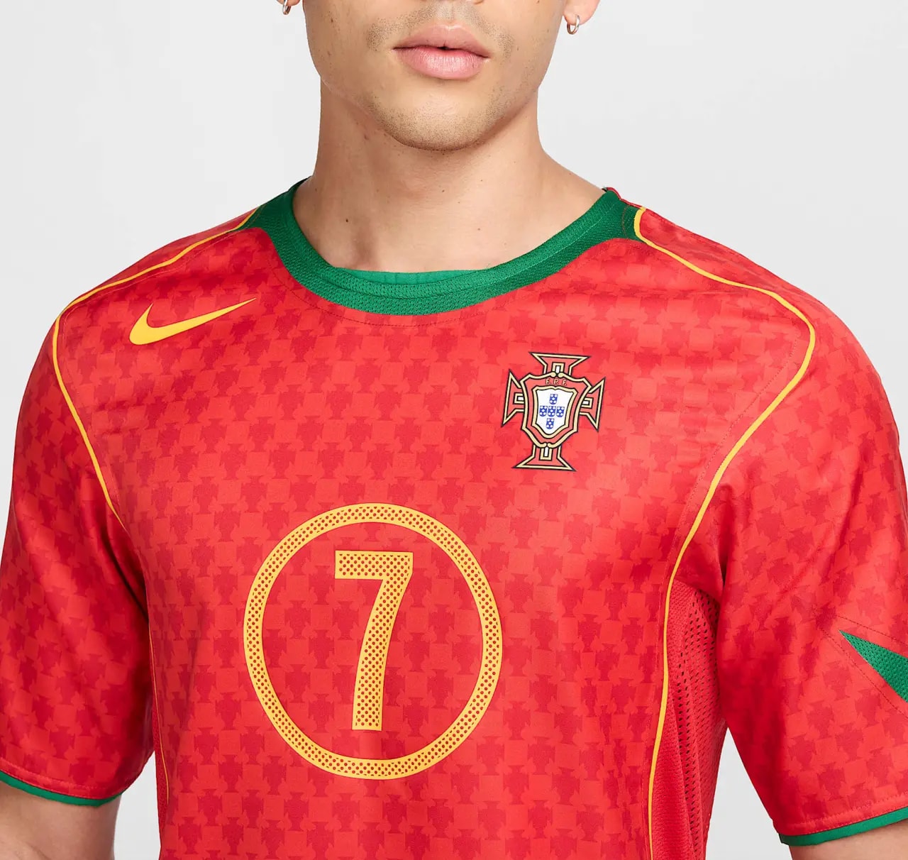 Áo Nike Luis Figo Portugal 2004 Reissue 'Sport Red' HV9708-614 — ảnh 2