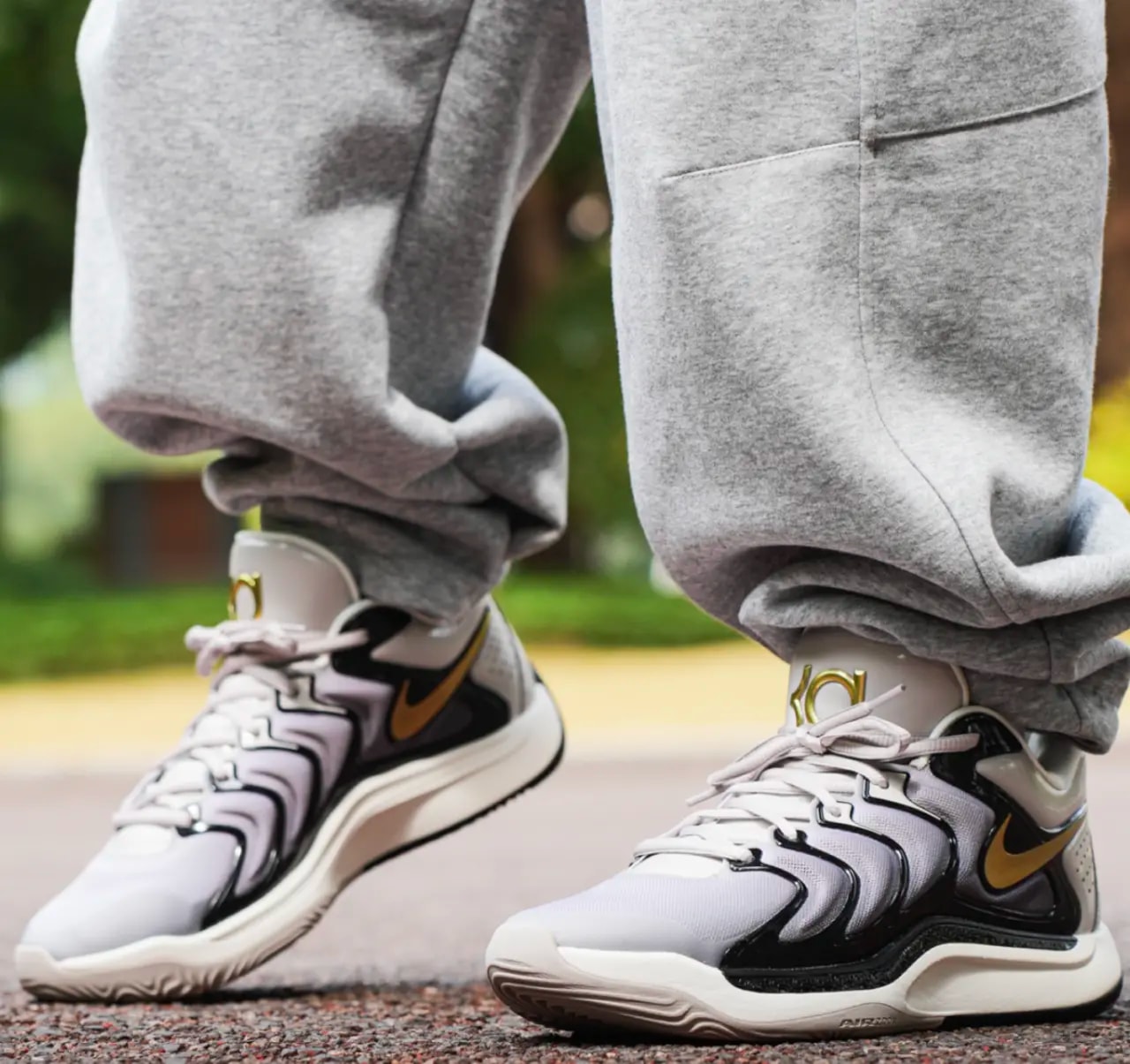 Giày Nike KD 17 'Light Iron Ore Black Sail' FJ9488-003 — ảnh 2