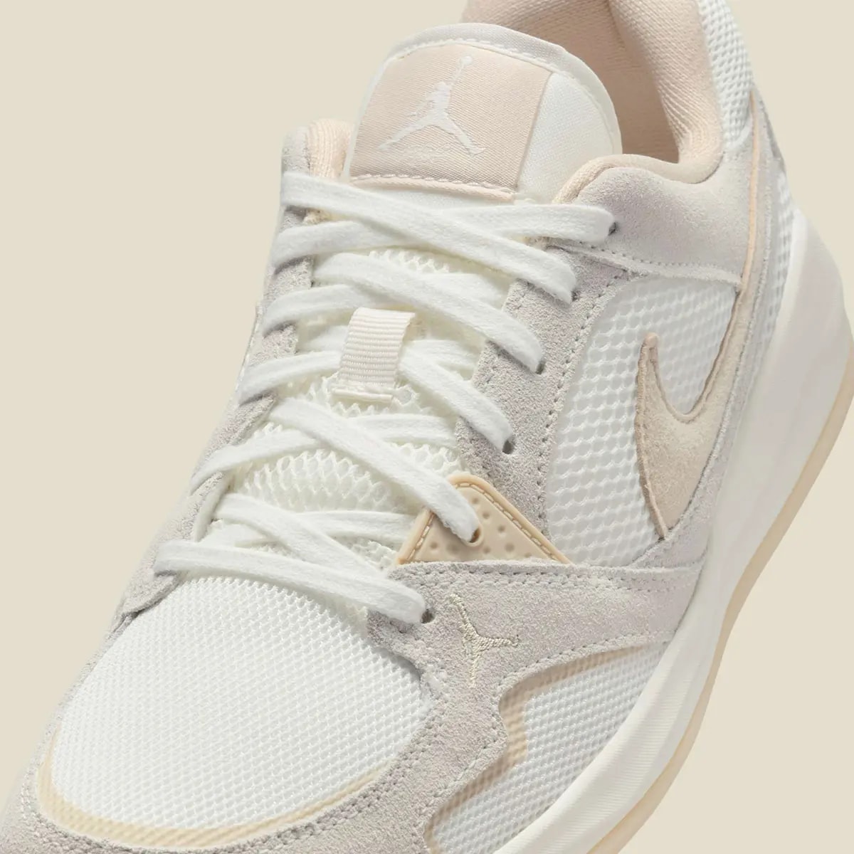 Giày Nike Air Jordan CMFT Era 'Sail Rattan' HJ6778-102 — ảnh 2