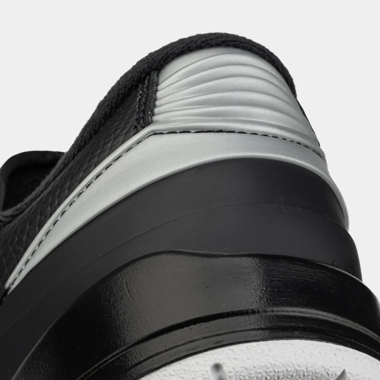 Giày Nike Air Jordan 2/3 GS 'Black Metallic Silver' FD0384-001 — ảnh 4