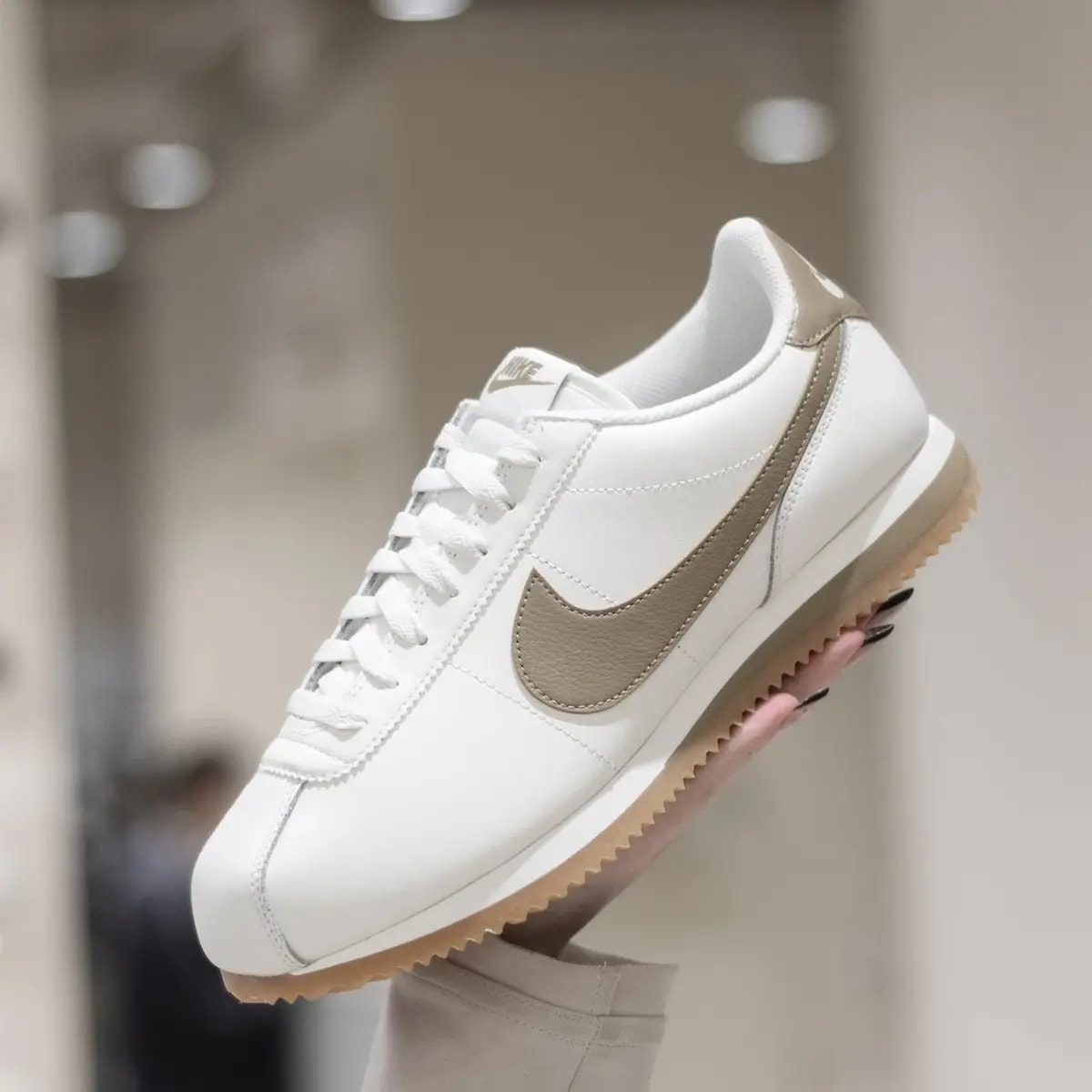 Giày Nike Cortez Leather 'Sail Gum Yellow Parachute' DM4044-109 — ảnh 3