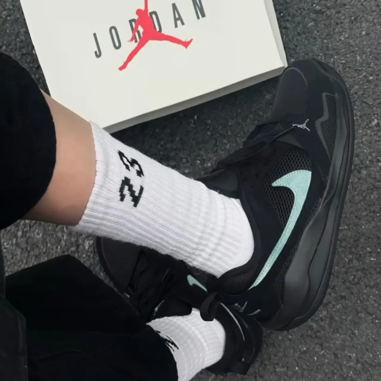 Giày Nike Air Jordan CMFT Era 'Black Sail Cool Grey Mineral' HJ6777-002 — ảnh 5