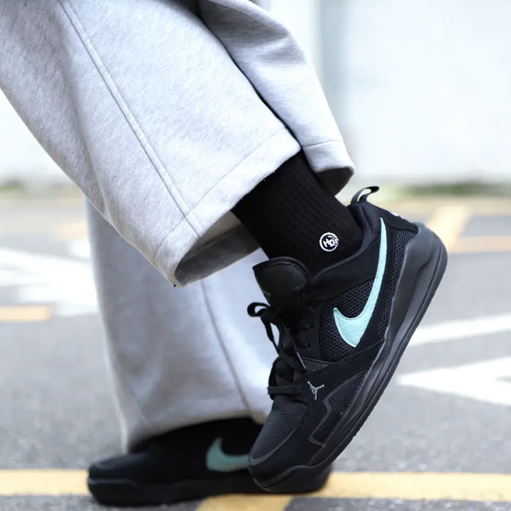 Giày Nike Air Jordan CMFT Era 'Black Sail Cool Grey Mineral' HJ6777-002 — ảnh 2
