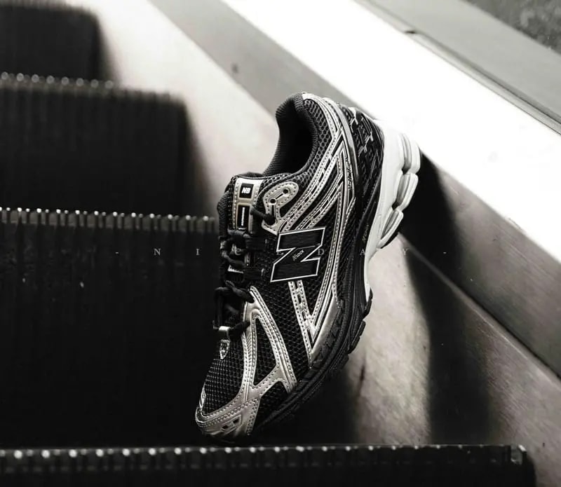 Giày New Balance 1906R 'Black Team Red Castlerock' U1906RCB — ảnh 4