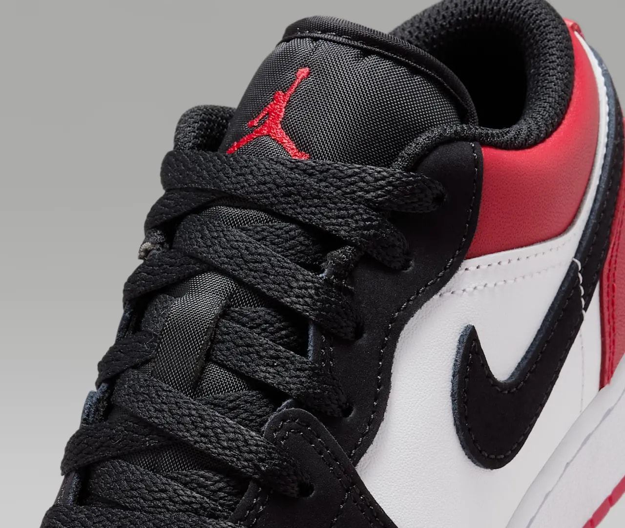 Giày Nike Air Jordan 1 Low SE 2025 GS 'Black Toe' IB8970-106 — ảnh 2