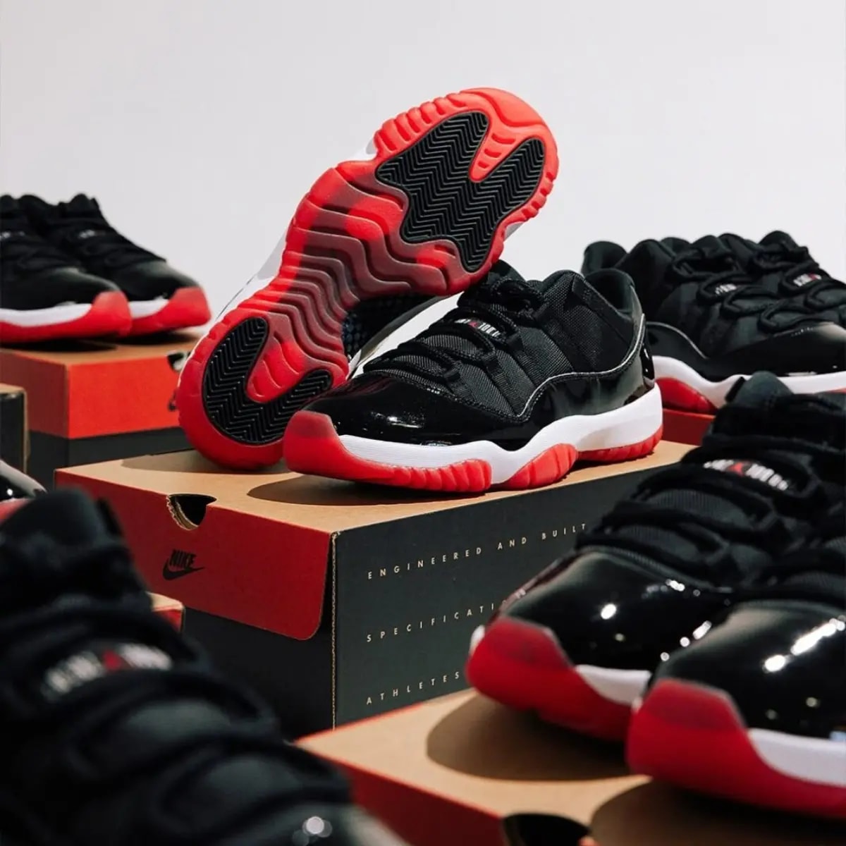 Giày Nike Air Jordan 11 Retro Low 2025 'Bred' FV5104-006 — ảnh 3