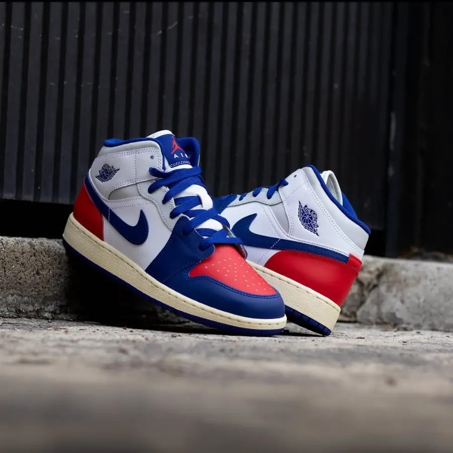 Giày Nike Air Jordan 1 Mid 'Rare Air' DQ8426-102 — ảnh 2