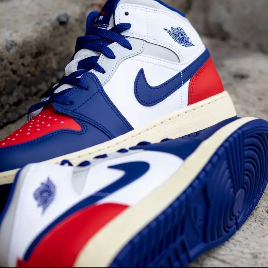 Giày Nike Air Jordan 1 Mid 'Rare Air' DQ8426-102 — ảnh 5