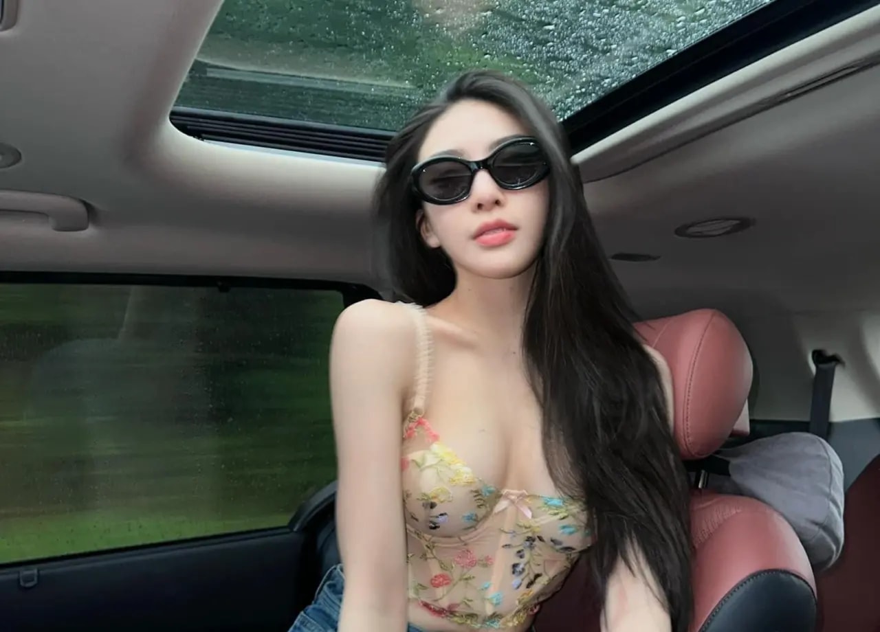 Kính Celine Oval Sunglasses 'Black' CL40194U-01A — ảnh 4
