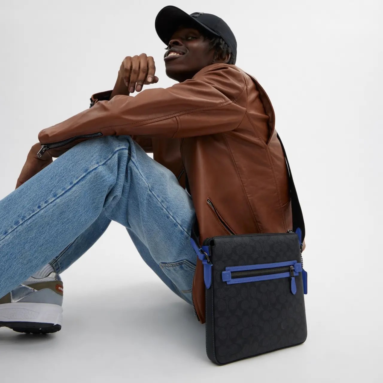 Túi Coach Gotham File Bag 'Black Blue' CR747-WRH — ảnh 3