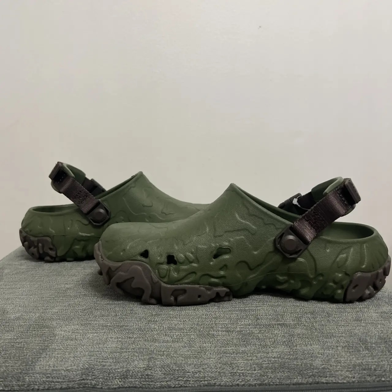Dép Crocs All-Terrain Clog 'Army Green Espresso' 208391-32C — ảnh 2