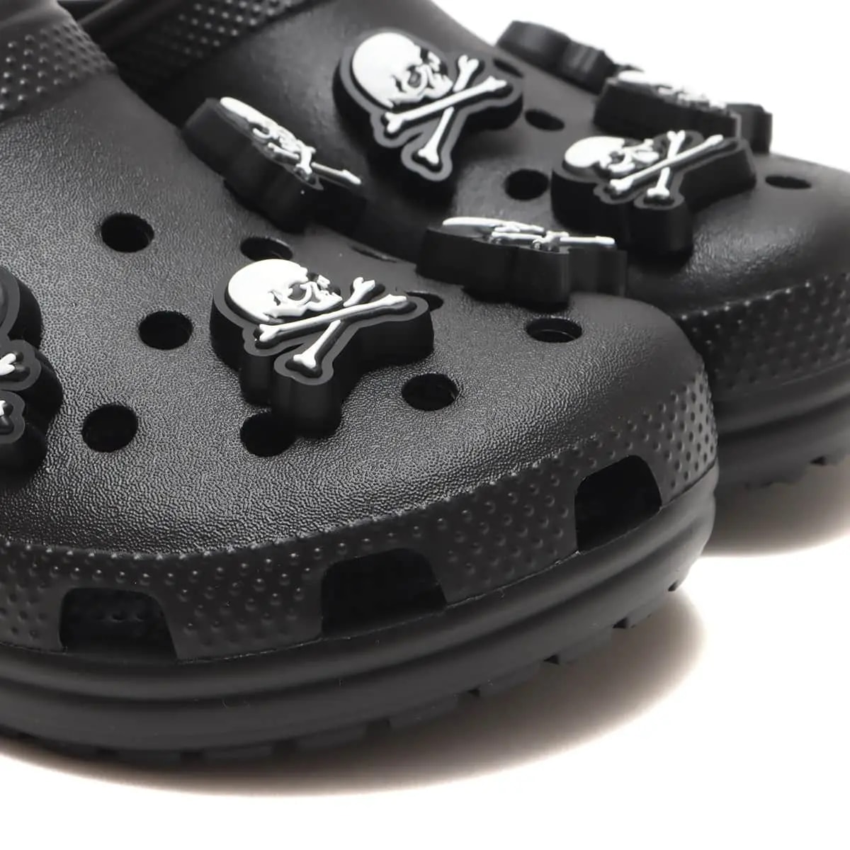 Dép Crocs Classic Clog 'Mastermind Black' 208211-001 — ảnh 2