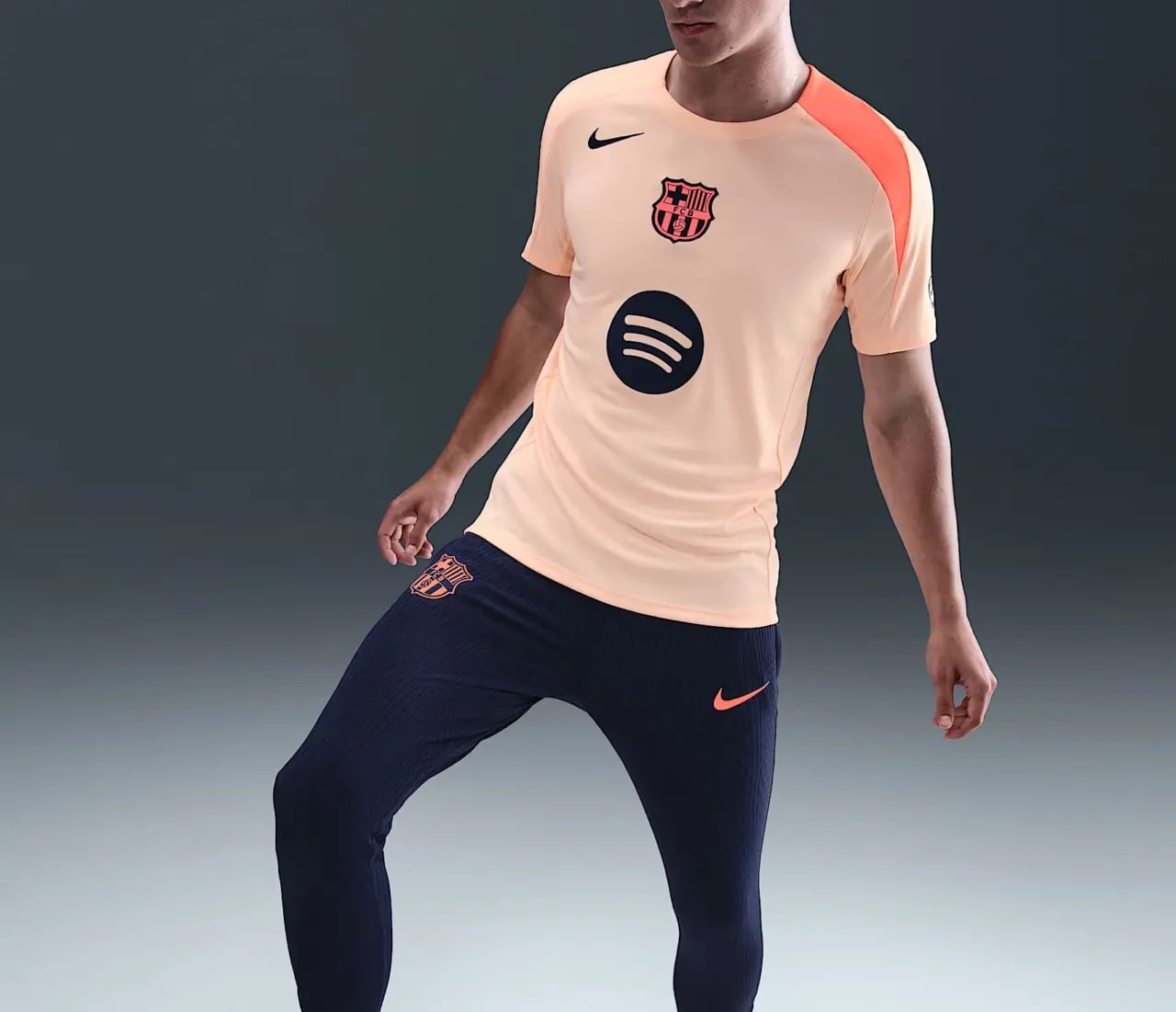 Áo Nike FC Barcelona Strike Top 25/26 'Crimson Tint' HM3344-808 — ảnh 3