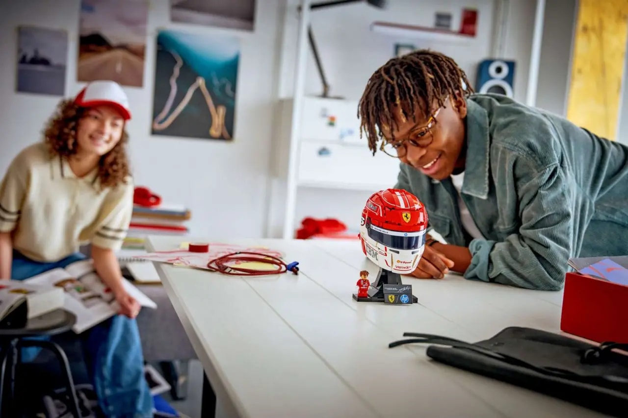 Mô Hình Lego Scuderia Ferrari HP Charles Leclerc Helmet 43014 — ảnh 2