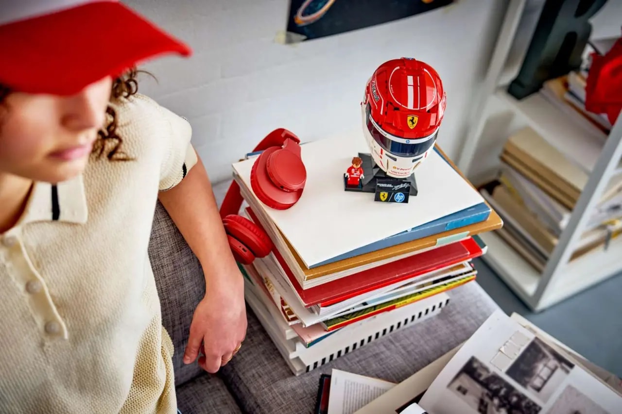 Mô Hình Lego Scuderia Ferrari HP Charles Leclerc Helmet 43014 — ảnh 4