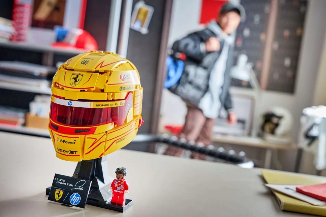 Mô Hình Lego Scuderia Ferrari HP Lewis Hamilton Helmet 43022 — ảnh 3