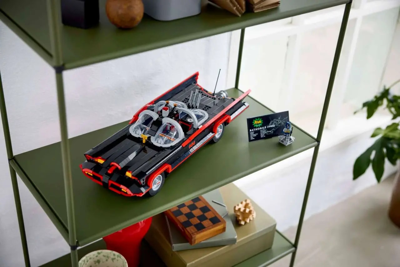 Mô Hình Lego Batman™: The Classic TV Series Batmobile™ 76328 — ảnh 4