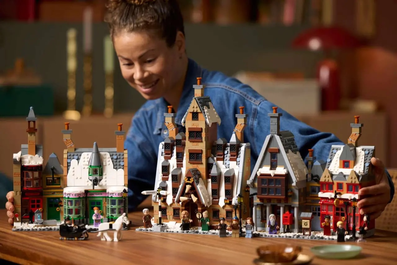 Mô Hình Lego Harry Potter Hogsmeade Village Collectors 76457 — ảnh 2