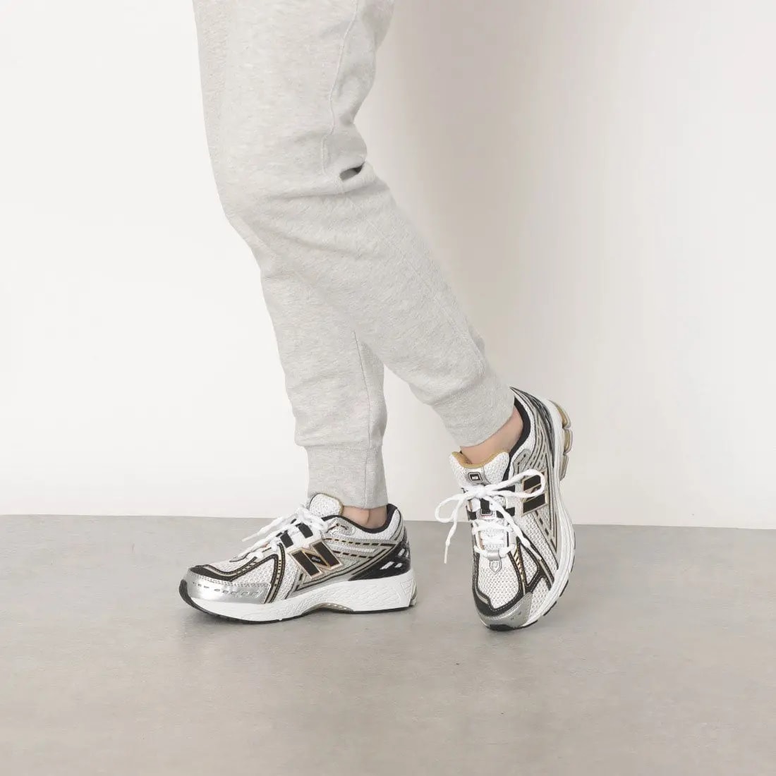Giày New Balance 1906R 'White Metallic Gold' GC1906RA — ảnh 2