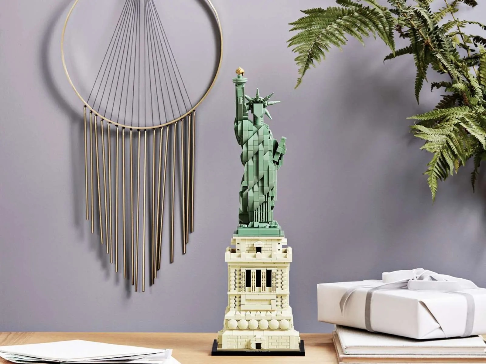 Mô hình Lego Statue of Liberty 21042 — ảnh 4