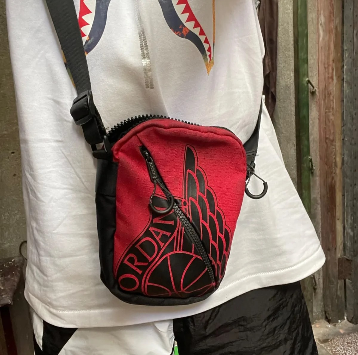 Túi chéo Nike Air Jordan Wings Festival Bag Red 9A0198-R78 — ảnh 5