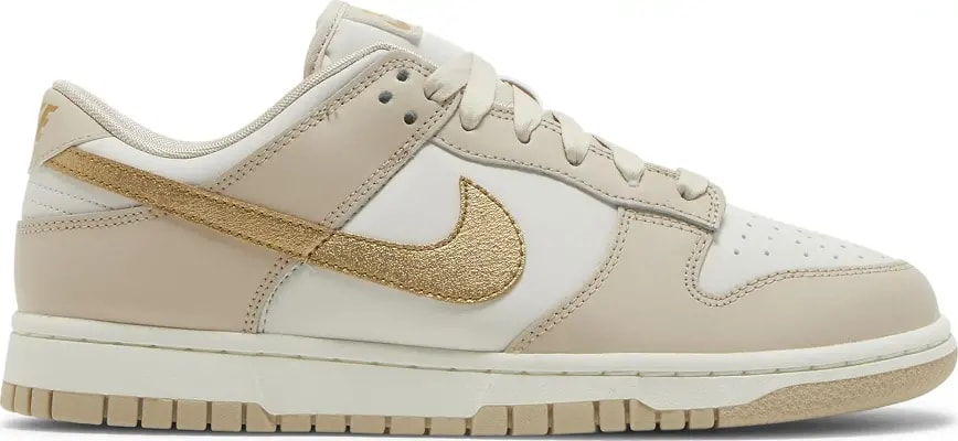 Giày Nike Wmns Dunk Low 'Gold Swoosh' DX5930-001 — kich-thuoc: 38 Giày Nike Wmns Dunk Low 'Gold Swoosh' DX5930-001 — kich-thuoc: 38
