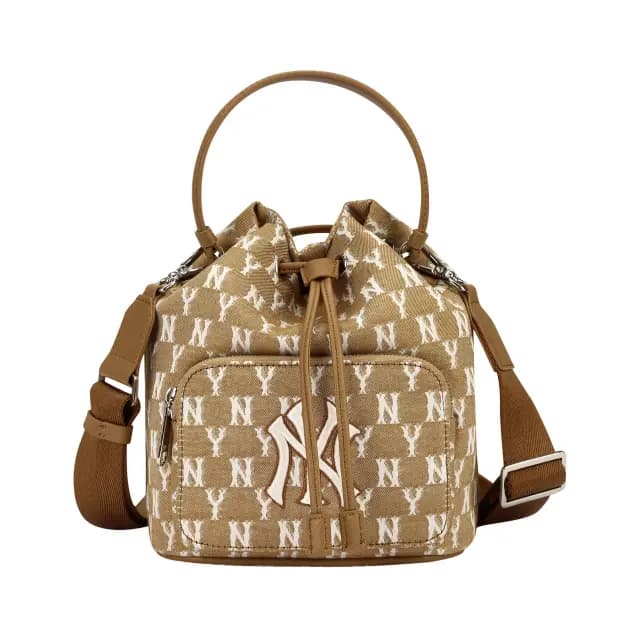 Túi MLB Monogram Jacquard Bucket Bag Beige 32BG34111-50B Túi MLB Monogram Jacquard Bucket Bag Beige 32BG34111-50B