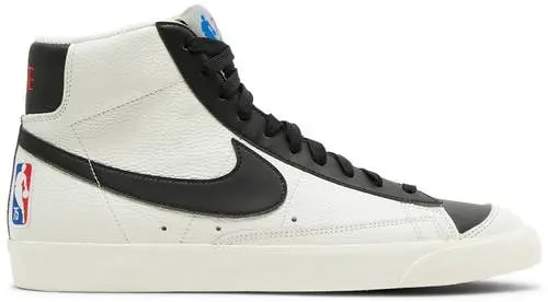 Giày Nike NBA x Blazer Mid '77 EMB '75th Anniversary Trail Blazers' DD8025-101 — kich-thuoc: 40 Giày Nike NBA x Blazer Mid '77 EMB '75th Anniversary Trail Blazers' DD8025-101 — kich-thuoc: 40