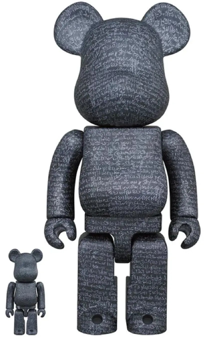 Mô Hình Bearbrick 100% + 400% 'The Rosetta Stone' 96860-TRS-0104 — kich-thuoc: 1-size Mô Hình Bearbrick 100% + 400% 'The Rosetta Stone' 96860-TRS-0104 — kich-thuoc: 1-size