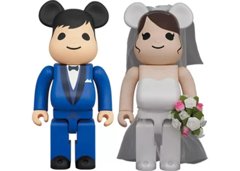 Mô Hình Bearbrick Wedding 4 Plus 2 Figure Set 400% (2020) Mô Hình Bearbrick Wedding 4 Plus 2 Figure Set 400% (2020)