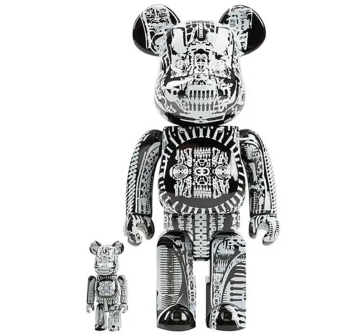 Mô Hình Bearbrick World Wide Tour H.R. Giger Mô Hình Bearbrick World Wide Tour H.R. Giger