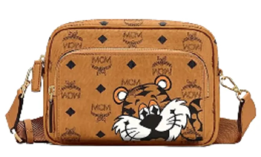 Túi MCM Klassik Crossbody in New Year Tiger Visetos MMRCSXL01CO001 — kich-thuoc: lien-he-order Túi MCM Klassik Crossbody in New Year Tiger Visetos MMRCSXL01CO001 — kich-thuoc: lien-he-order
