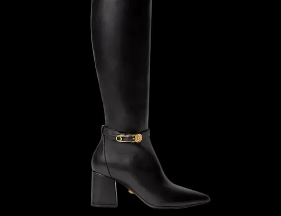 Giày Versace Safety Pin Knee High Boots Black 1003676-DVT2P-1B00V Giày Versace Safety Pin Knee High Boots Black 1003676-DVT2P-1B00V