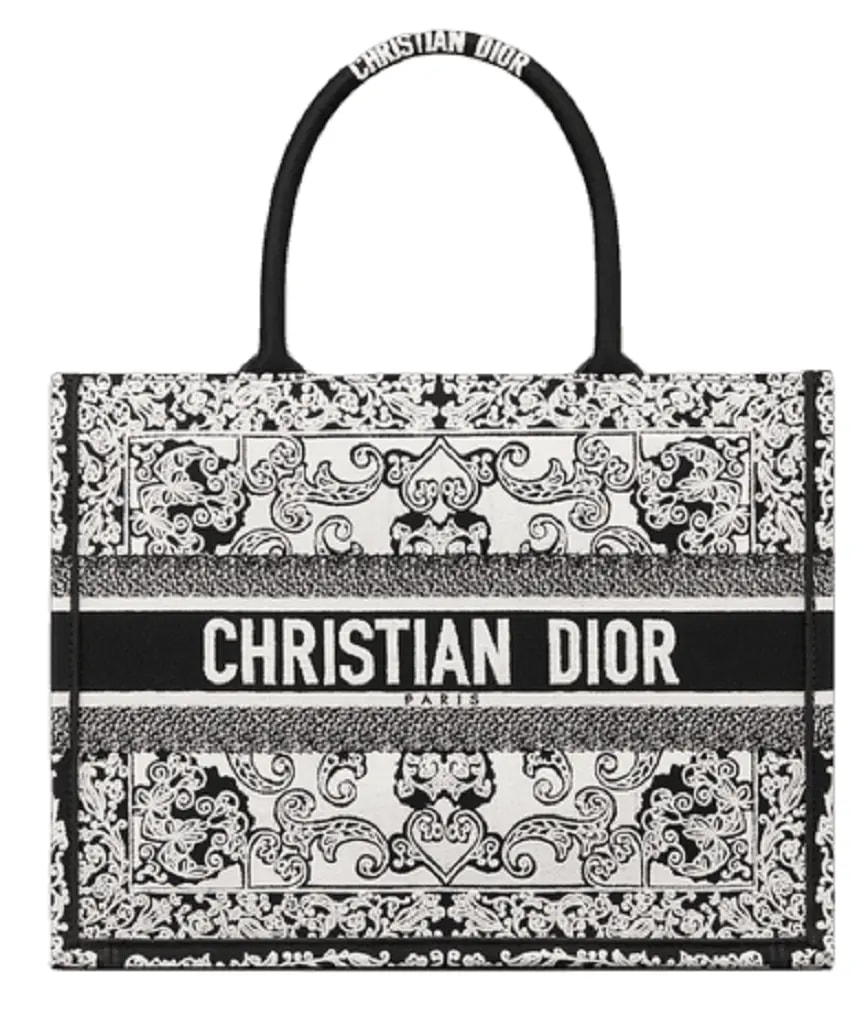 Túi Dior Book Tote Medium 'White Black' M1296ZMGA-M879 — kich-thuoc: 36-cm-x-27-5-cm-x-16-5-cm Túi Dior Book Tote Medium 'White Black' M1296ZMGA-M879 — kich-thuoc: 36-cm-x-27-5-cm-x-16-5-cm