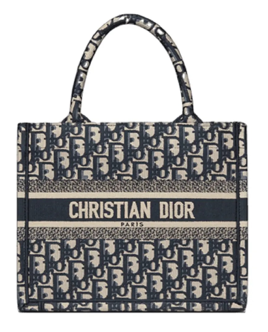 Túi Dior Book Tote Small 'Blue Embroidery' M1265ZRIW-M928 — kich-thuoc: 26-5-cm-x-21-cm-x-14-cm Túi Dior Book Tote Small 'Blue Embroidery' M1265ZRIW-M928 — kich-thuoc: 26-5-cm-x-21-cm-x-14-cm