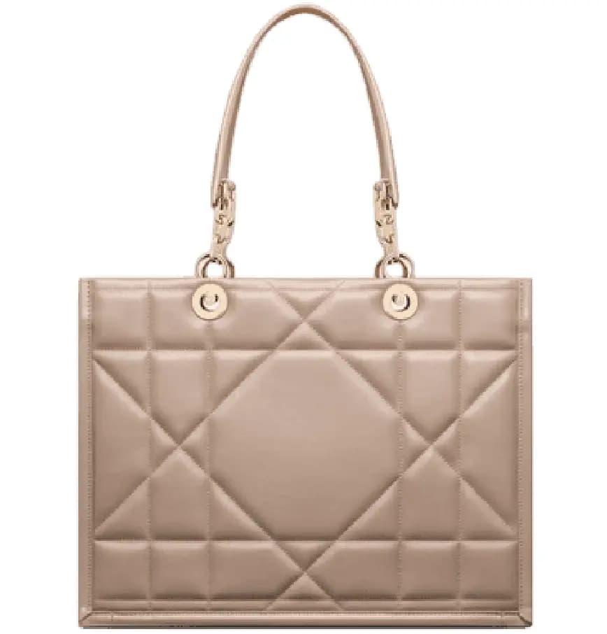 Túi Dior Medium Essential Tote Bag 'Hazelnut Archicannage Calfskin' M8721OZVJ-M45U Túi Dior Medium Essential Tote Bag 'Hazelnut Archicannage Calfskin' M8721OZVJ-M45U