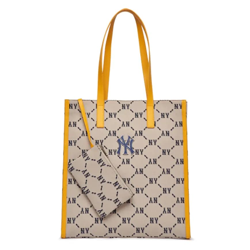 Túi MLB Monogram Tote NY Yankees Beige 3AORM012N-50BGS Túi MLB Monogram Tote NY Yankees Beige 3AORM012N-50BGS