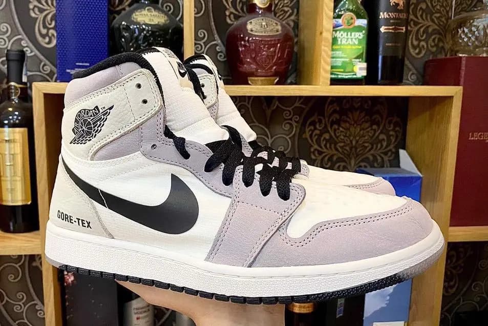 Hình ảnh đầu tiên về Air Jordan 1 Element GORE-TEX "Light Bone" Hình ảnh đầu tiên về Air Jordan 1 Element GORE-TEX "Light Bone"