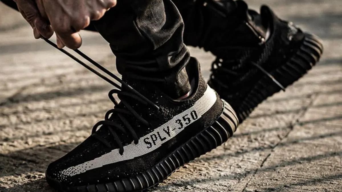 Chào đón sự trở lại của YEEZY BOOST 350 V2 "Oreo" Chào đón sự trở lại của YEEZY BOOST 350 V2 "Oreo"