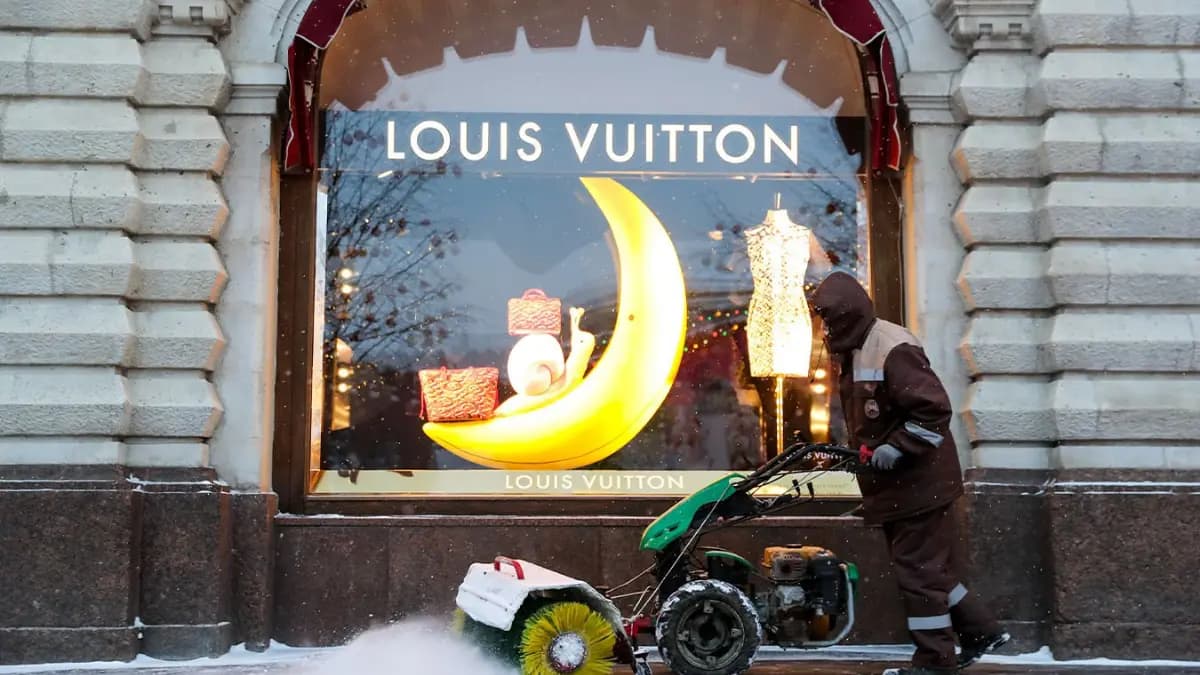 LVMH, Kering, Hermès và Chanel Tạm ngừng kinh doanh tại Nga LVMH, Kering, Hermès và Chanel Tạm ngừng kinh doanh tại Nga