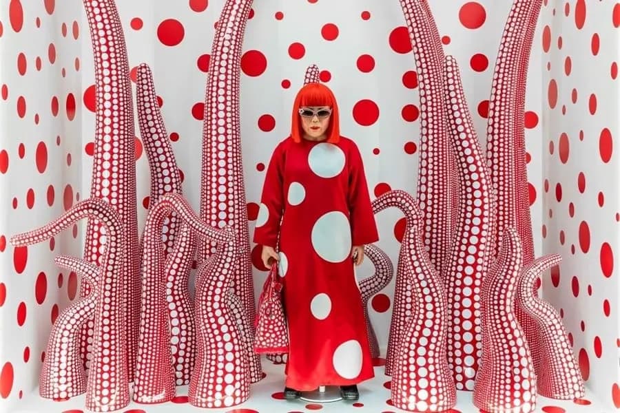 Louis Vuitton x Yayoi Kusama: Khi họa tiết chấm bi lên ngôi Louis Vuitton x Yayoi Kusama: Khi họa tiết chấm bi lên ngôi