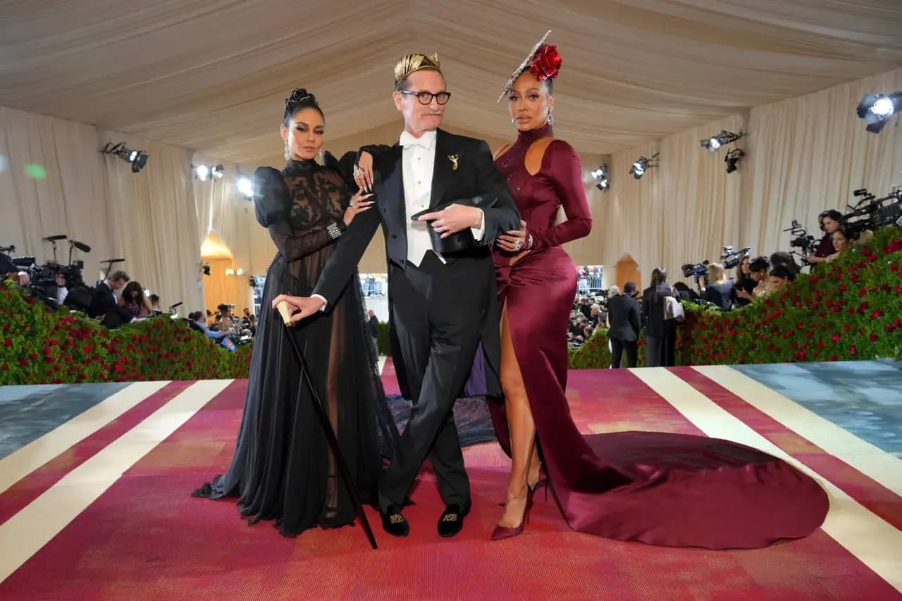 Cập nhật những bộ cánh ấn tượng nhất xuất hiện tại Met Gala 2022 Cập nhật những bộ cánh ấn tượng nhất xuất hiện tại Met Gala 2022