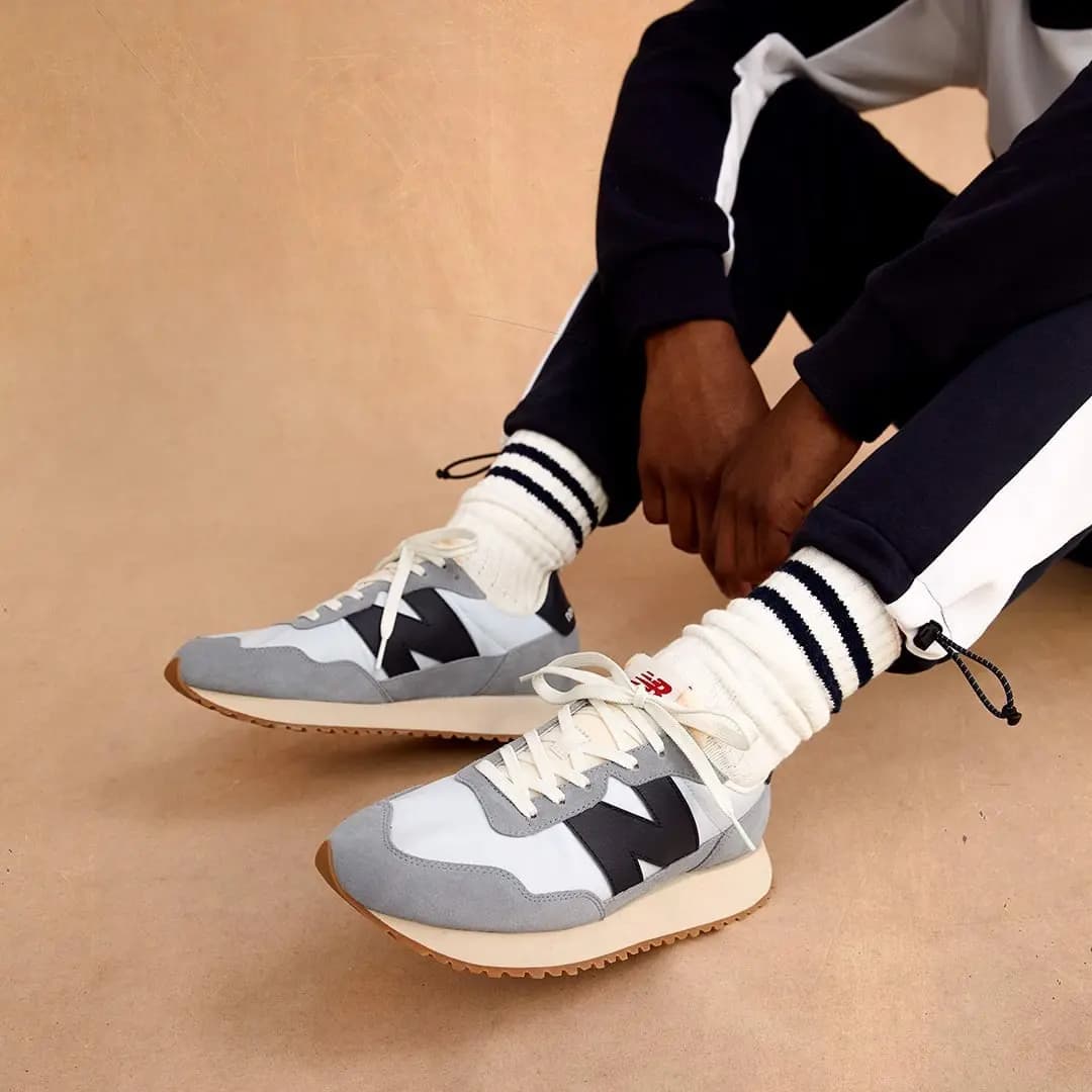 New Balance 237 Vintage Obsidian với phong cách hoài cổ đầy hiện đại New Balance 237 Vintage Obsidian với phong cách hoài cổ đầy hiện đại