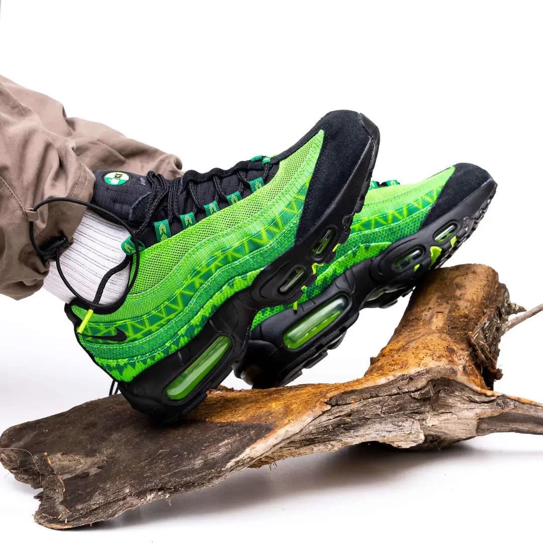 Nike Air Max 95 “Naija" - thiết kế đến từ rừng xanh Nike Air Max 95 “Naija" - thiết kế đến từ rừng xanh
