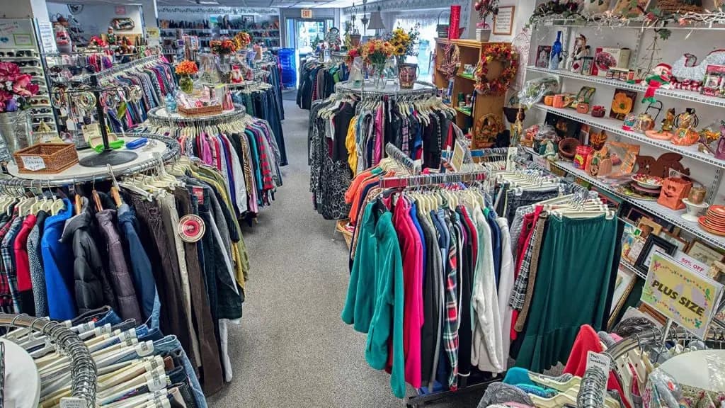 Những lí do mà bạn nên mua đồ ở Thrift Shop Những lí do mà bạn nên mua đồ ở Thrift Shop