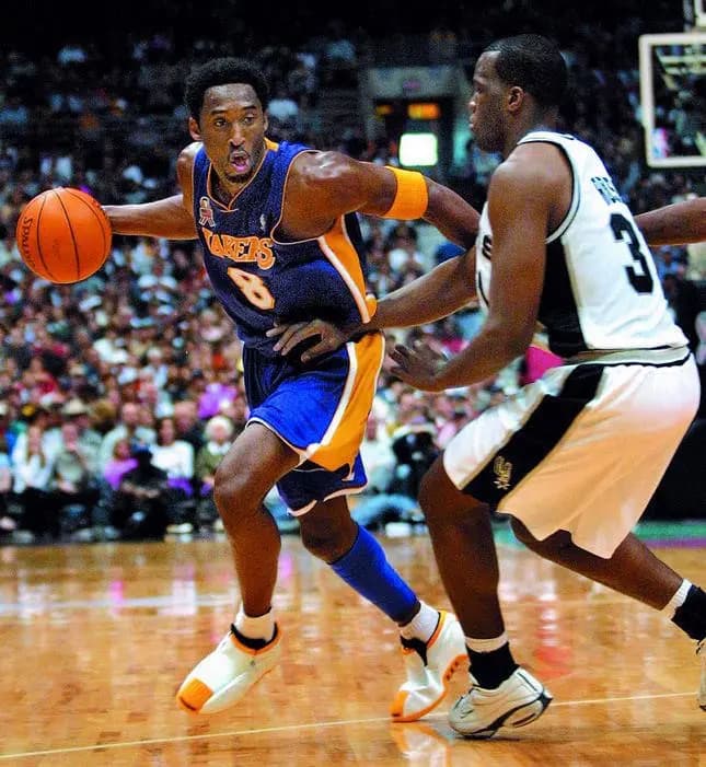 Top những đôi giày đã cùng Kobe Bryant để lại khoảnh khắc tuyệt vời trên sân đấu ( P1) Top những đôi giày đã cùng Kobe Bryant để lại khoảnh khắc tuyệt vời trên sân đấu ( P1)