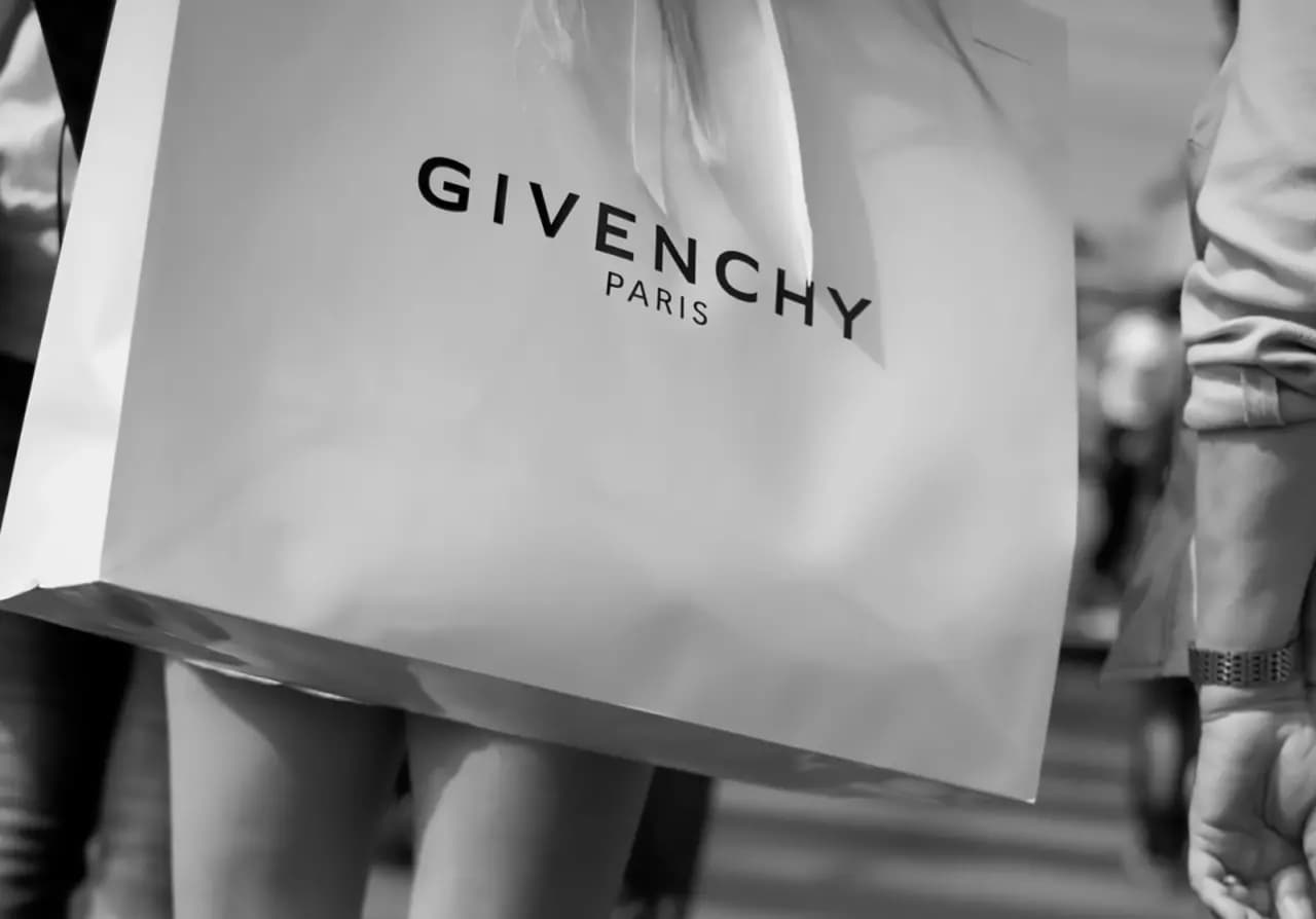 Lịch sử GIvenchy - " Hoàng tử bé " đến từ Pháp Lịch sử GIvenchy - " Hoàng tử bé " đến từ Pháp