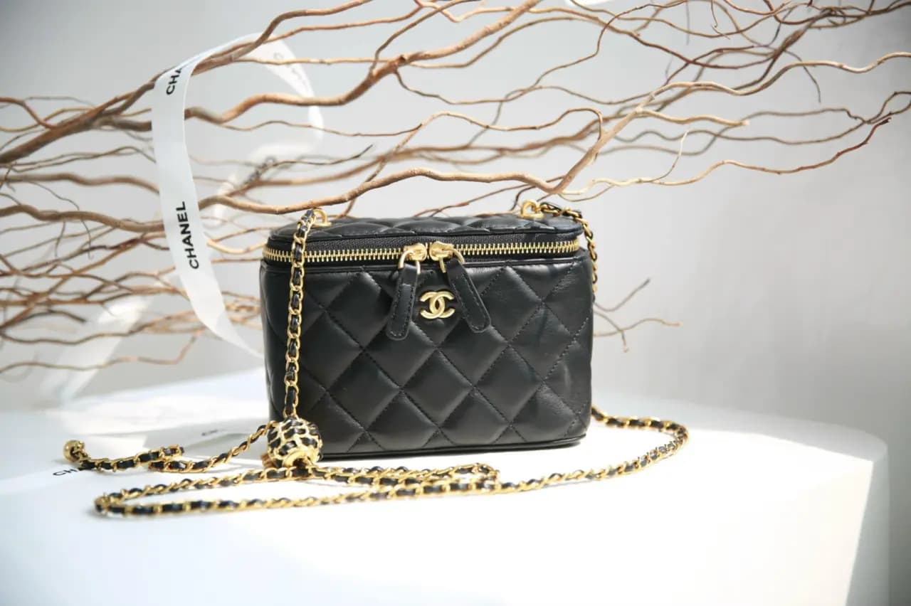 Review chiếc túi Chanel Vanity huyền thoại một thời Review chiếc túi Chanel Vanity huyền thoại một thời