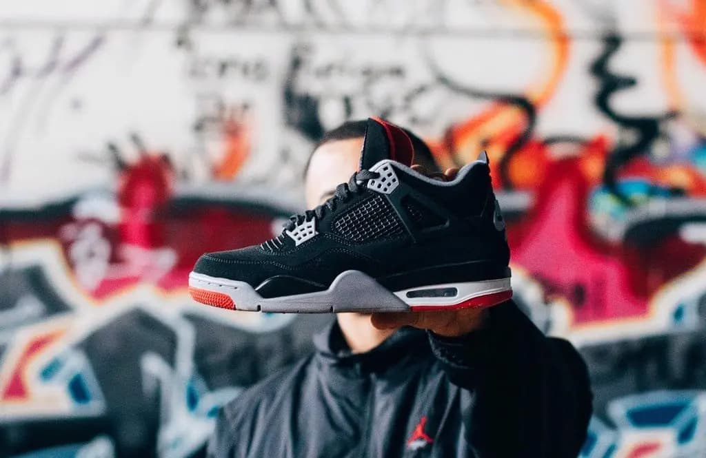 Những hình ảnh chi tiết của phiên bản Air Jordan 4 "Military Black" Những hình ảnh chi tiết của phiên bản Air Jordan 4 "Military Black"